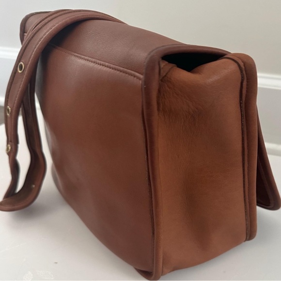 Vintage coach stewardesses bag. British tan. Made in USA - Picture 4 of 12